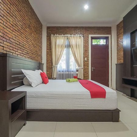 Reddoorz Plus Near Cambridge City Square 2 Medan Exterior foto