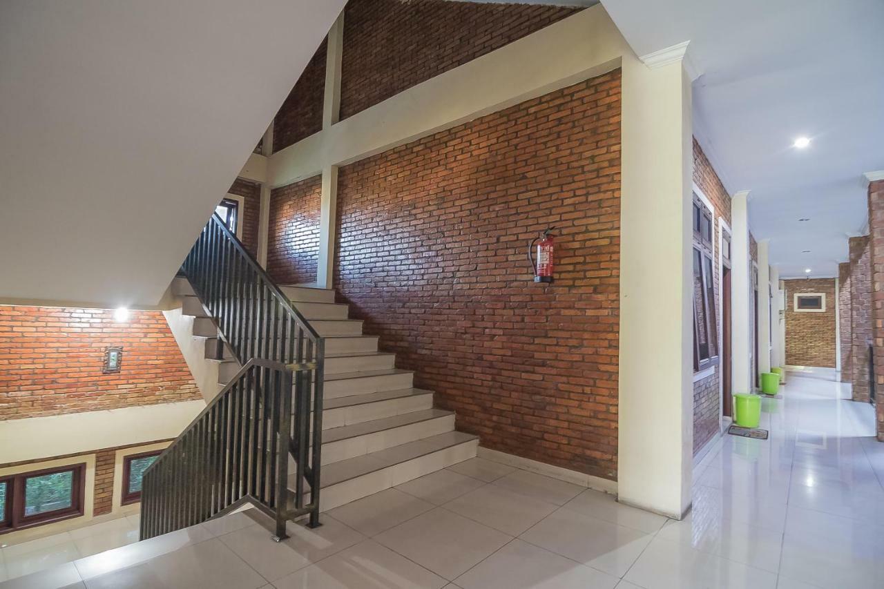 Reddoorz Plus Near Cambridge City Square 2 Medan Exterior foto